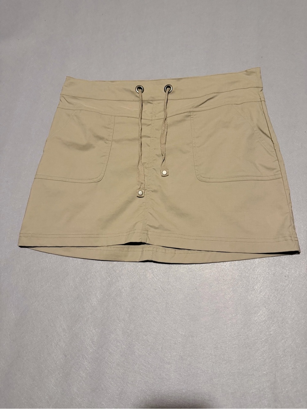 prAna Breathe Skort Size L Tan Khaki Drawstring Hiking Outdoor Skirt